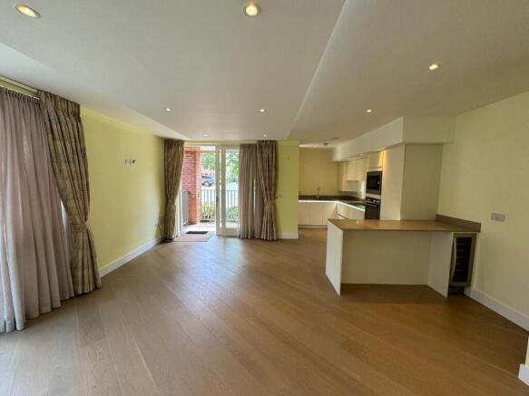 2 bed Flat to rent Image 4