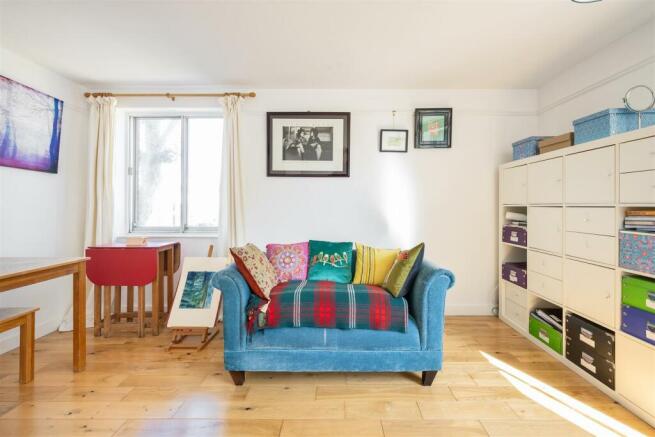 Tenbury Close, E7
