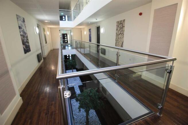 2 bed Apartment to rent Image 7