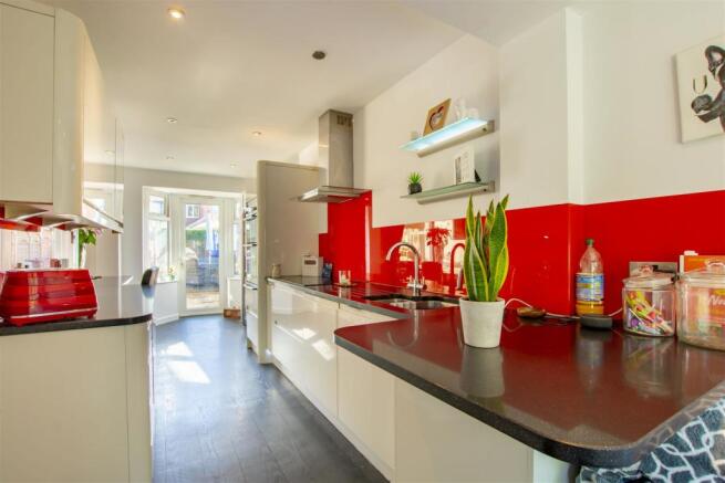 Kitchen_DSC0992-HDR copy.jpg