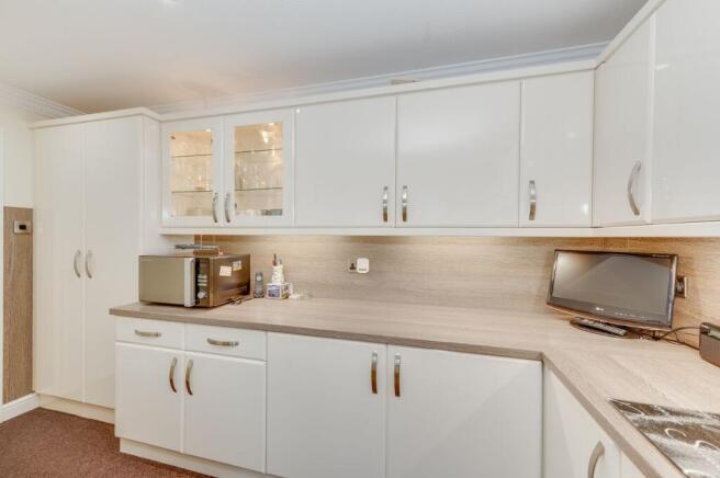 4 bed Detached Bungalow for sale Image 5