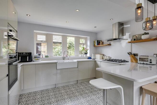 3 bed Semi-Detached for sale Image 6