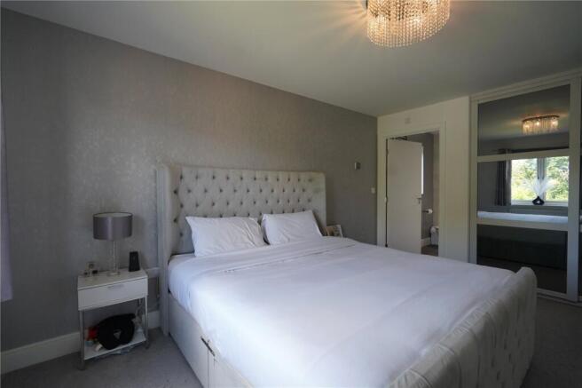4 bed Detached for sale Image 12