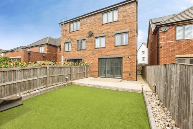 3 bed Semi-Detached for sale Image 9
