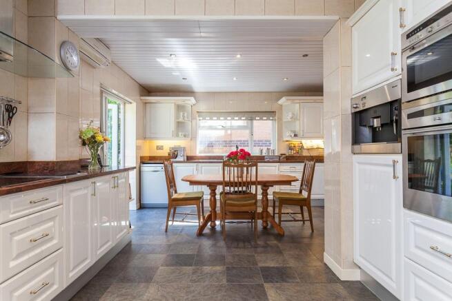 Kitchen/Dining Area