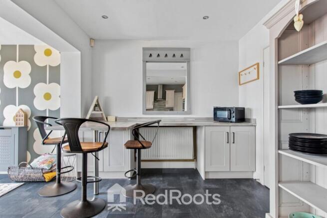 4 bed Semi-Detached for sale Image 6