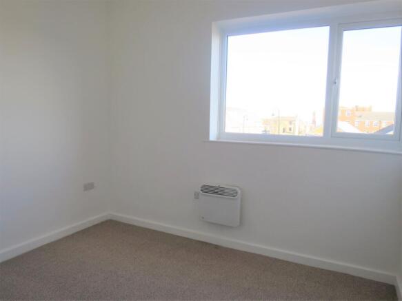 2 bed Apartment to rent Image 5
