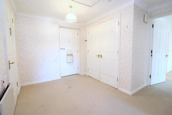 056 Davis Court - Hallway.JPG