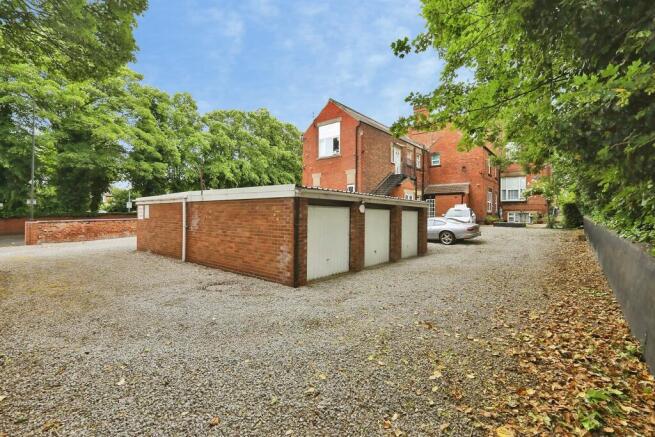 2 bed Flat for sale Image 4