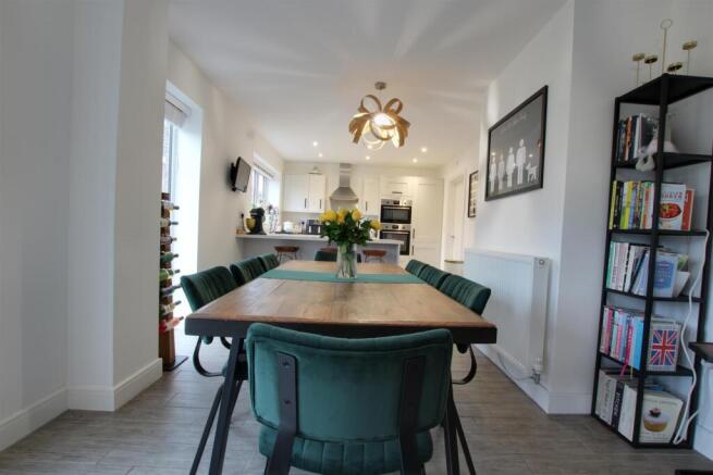 4 bed Detached for sale Image 10