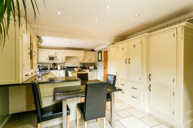 8300160-interior29.jpg