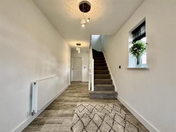 4 bed Detached for sale Image 5
