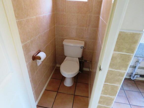 CLOAKROOM.JPG