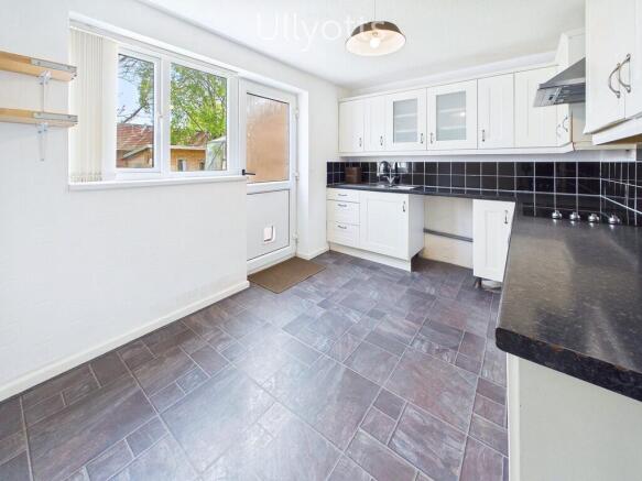 2 bed Semi-Detached for sale Image 5