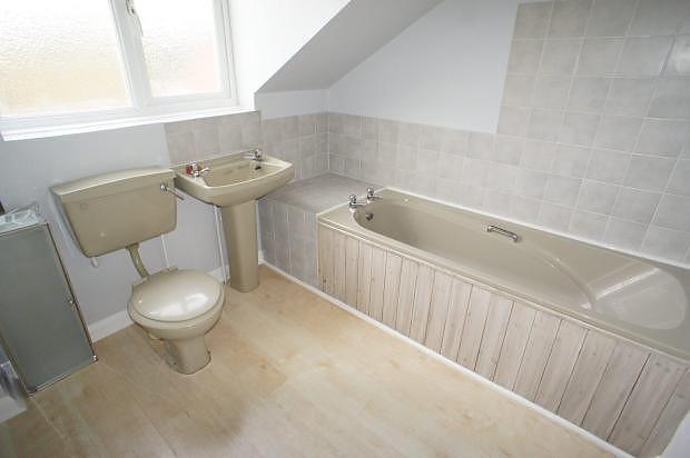 Bathroom (Main)