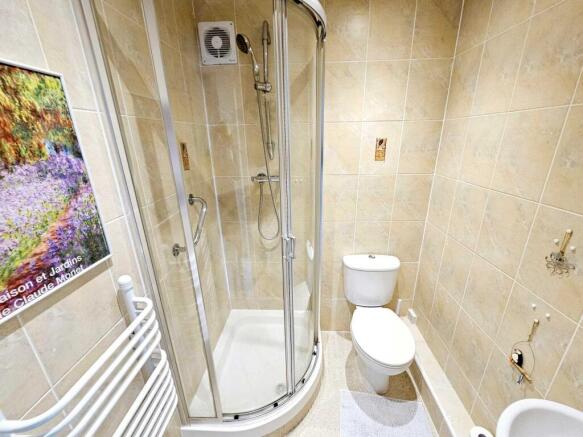 3 bed Flat for sale Image 12