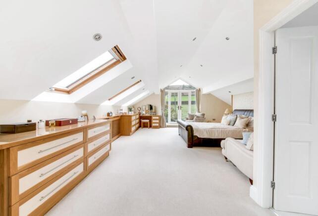 4 bed Detached for sale Image 11