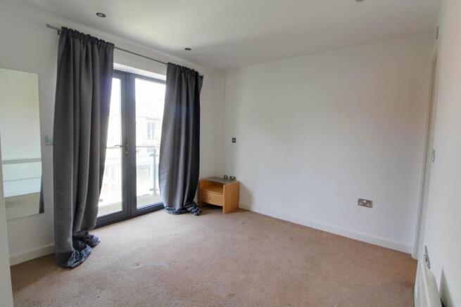 Flat8Bedroom2