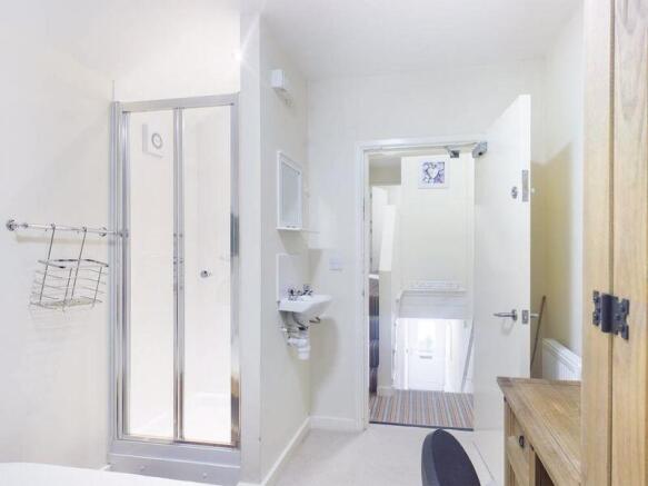 1 bed Town House to rent Image 5