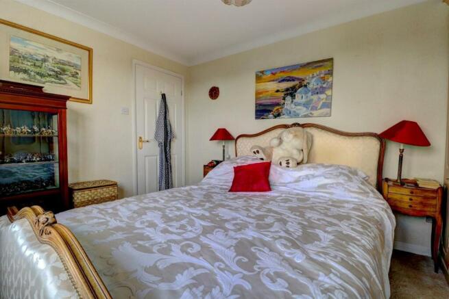 Bedroom 2 .2.jpg