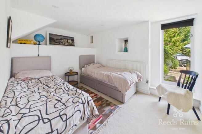 4 bed Detached for sale Image 6