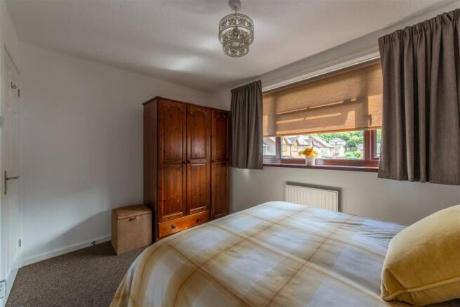 76 Gifford Close-4.jpg