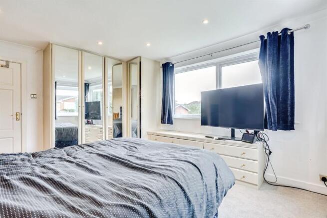 4 bed Detached for sale Image 9