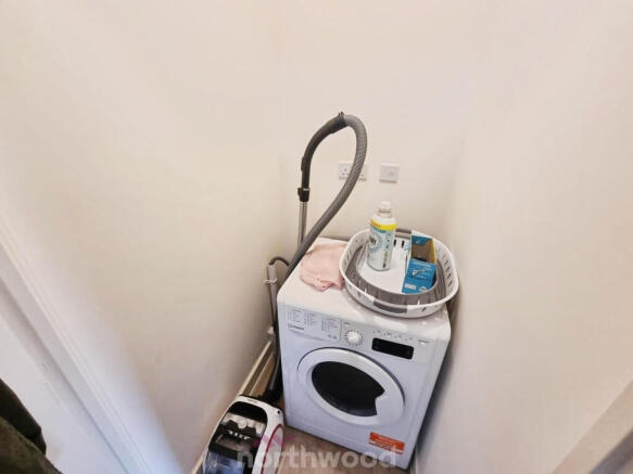 2 bed Flat to rent Image 10