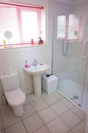 FULLY TILED SHOWER R