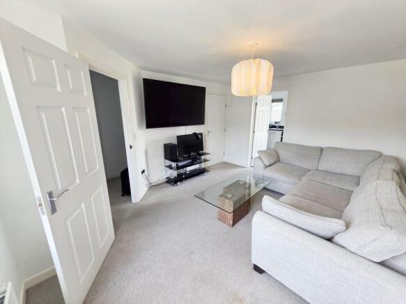 3 bed Semi-Detached for sale Image 7