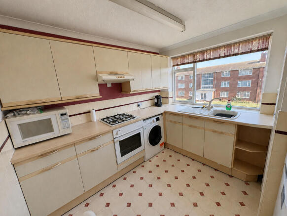 Meadway Court, Southwick photo 4