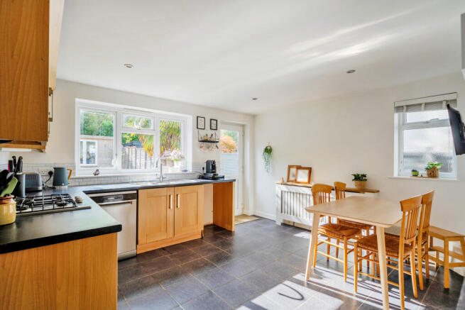 Strathcona Avenue, Little Bookham, KT23 photo 4