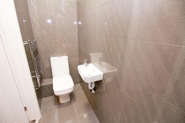 2 bed Apartment to rent Image 9
