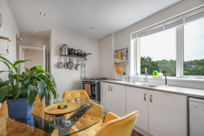 3 bed Semi-Detached for sale Image 8
