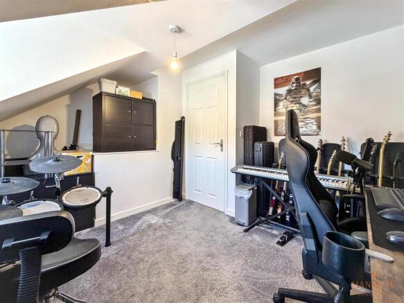 3 bed Semi-Detached for sale Image 11