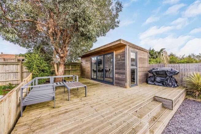 35 Second Avenue, Farlington-Small-PorticoMarketin