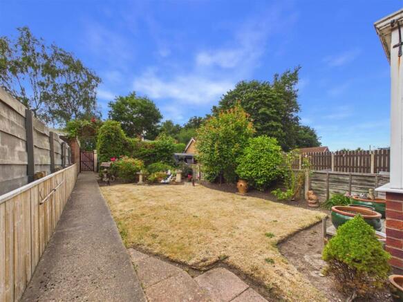 3 bed Terraced for sale Image 11