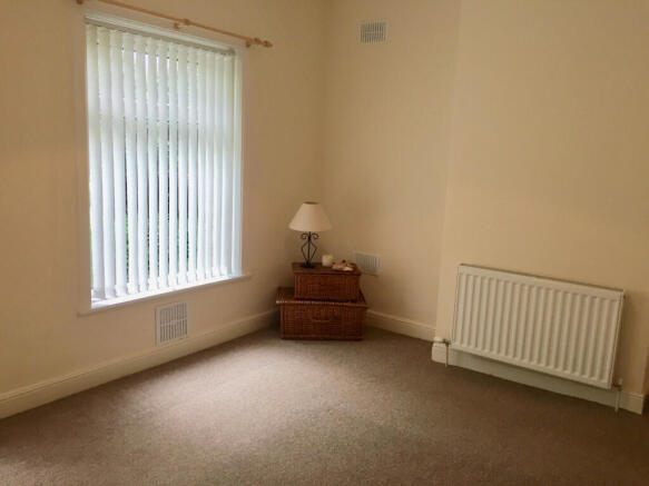 2 bed End of Terrace to rent Image 9