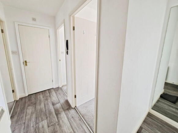 3 bed Apartment for sale Image 7