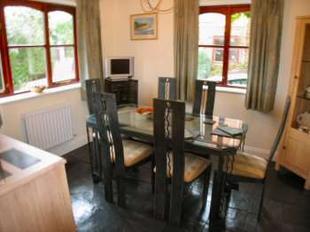 DINING ROOM 10'8 x 9'8