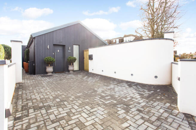 Amber House, Kenley