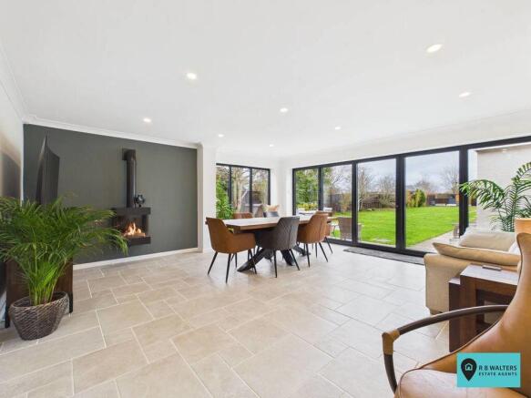 Diner / Family Room 