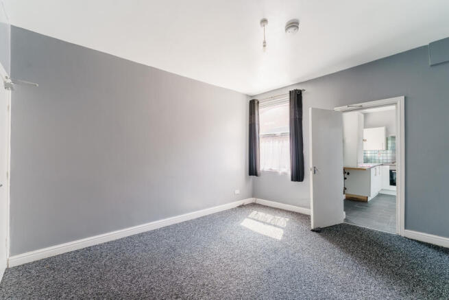 4 bed Terraced to rent Image 5