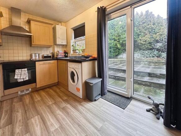 b8df4e72-6-48A2-B...