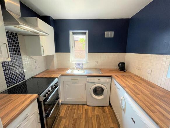 18 kern close kitchen.JPG