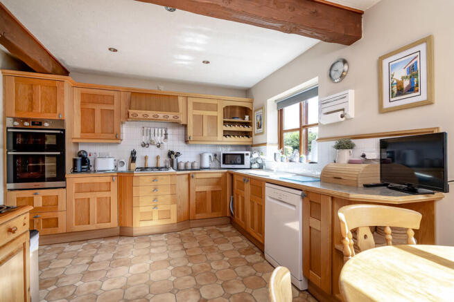 4 bed Detached for sale Image 5
