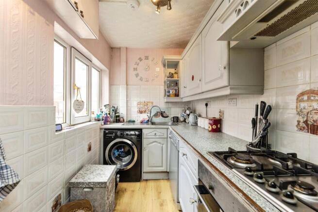 3 bed Semi-Detached for sale Image 12