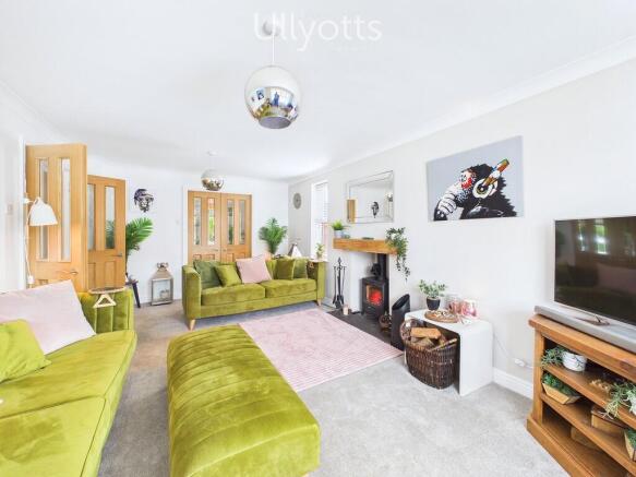 4 bed Detached for sale Image 6