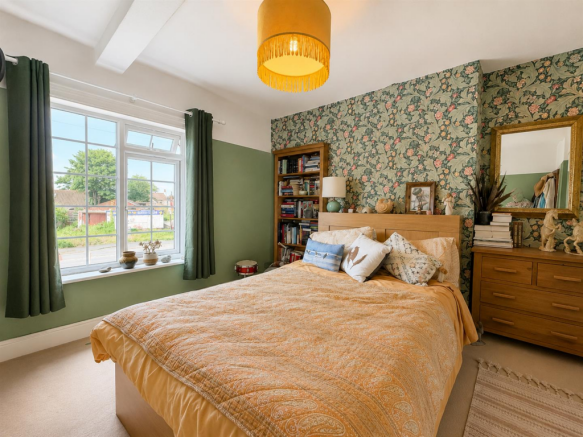 4 bed House for sale Image 8
