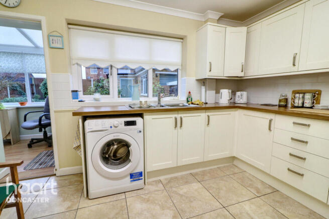 3 bed Semi-Detached for sale Image 7